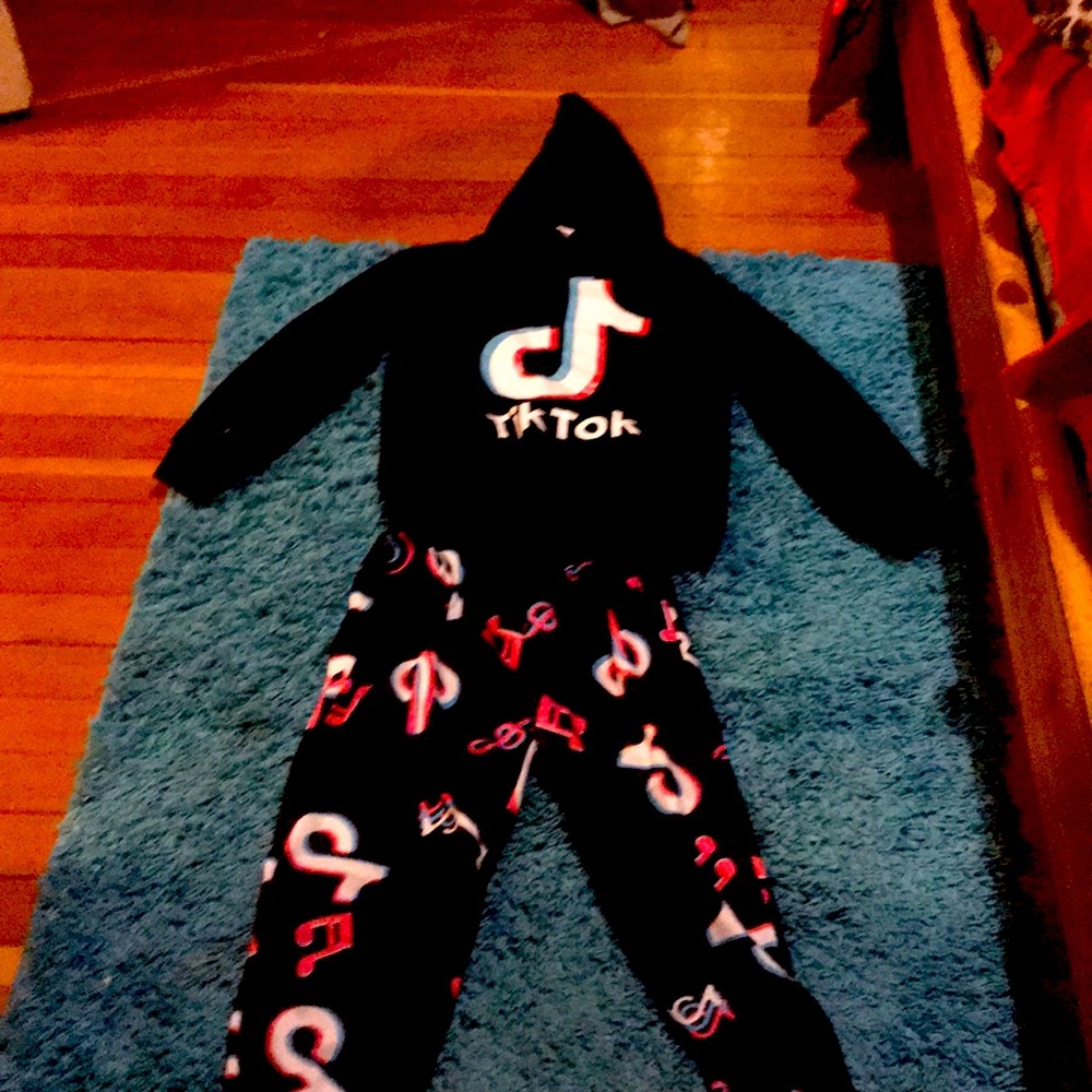 TicToc sweat pant outfit